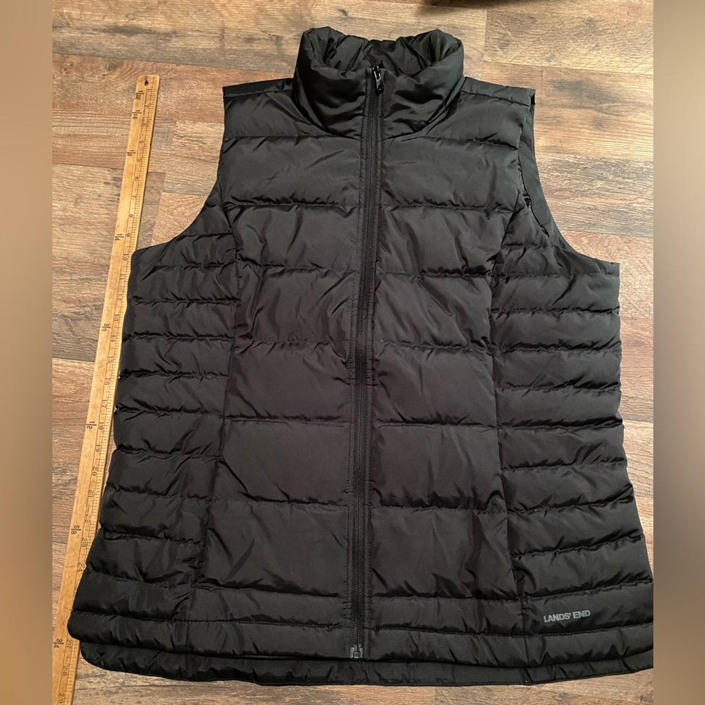 Lands' End unisex Black Puffer Vest. Size youth L T